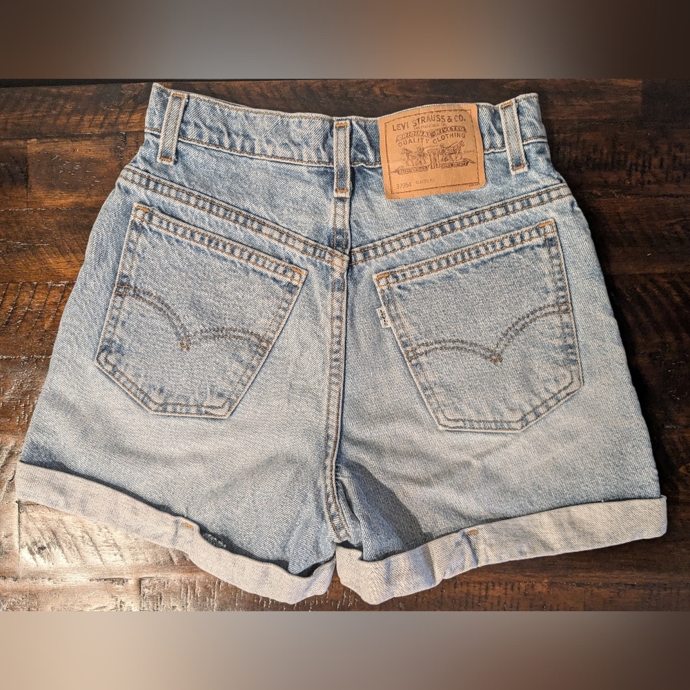 Vintage 90s High Waist Levi's Women's Blue Denim Shorts